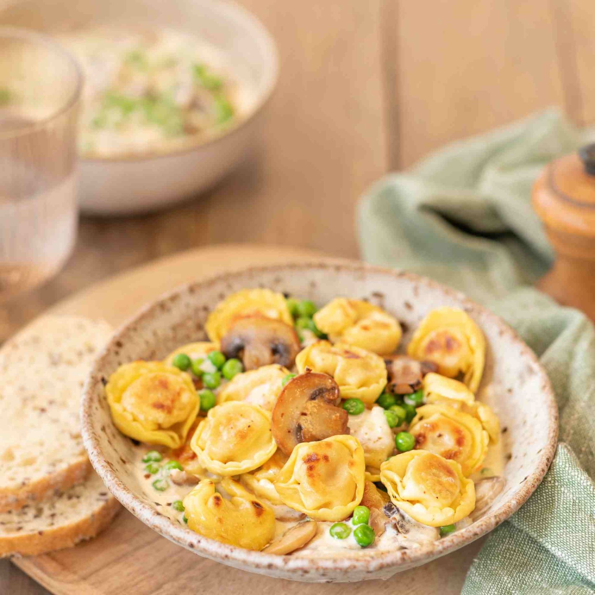 cappeletti-a-poeler-jambon-emmental-petits-pois-a-la-creme