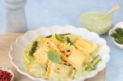 ravioli-boursin-creme-dasperges-au-fromage-frais-et-baies-roses