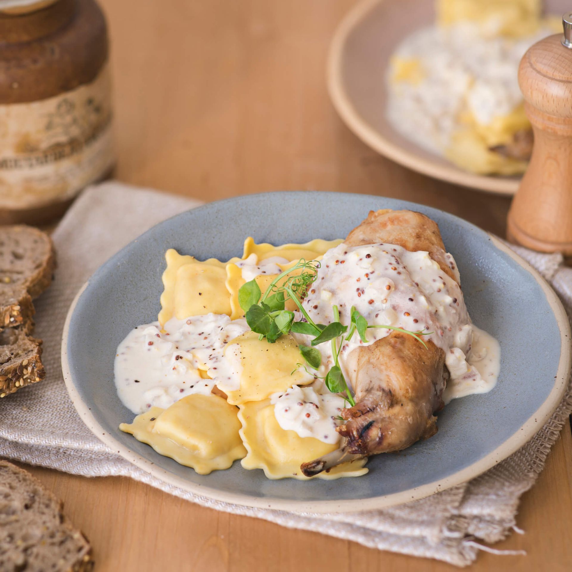 pates-fraiches-girolles-et-lapin-a-la-moutarde