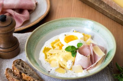 pates-fraiches-comte-aop-oeufs-mollet-sauce-muscade-copeaux-comte