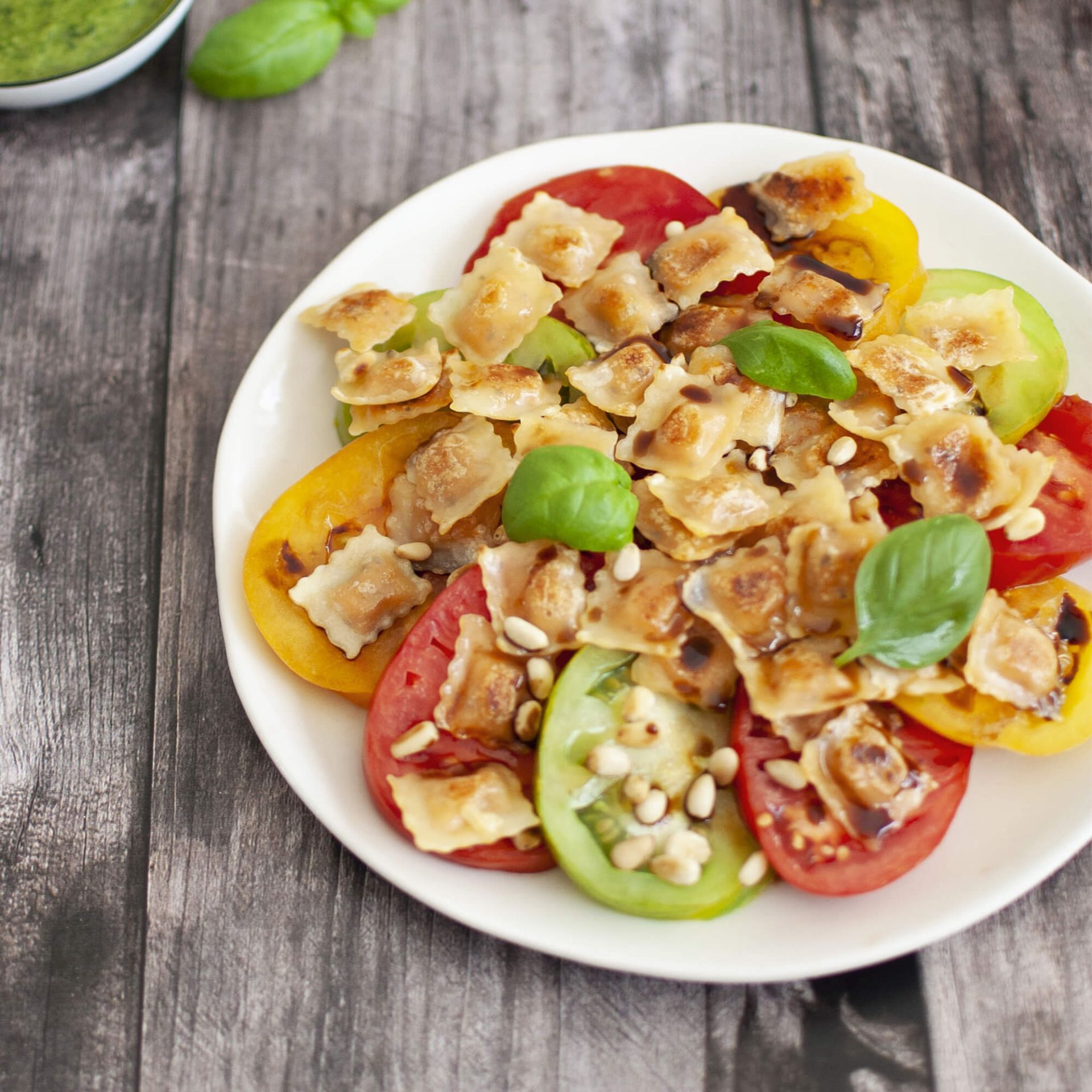 carpaccio-tomates-ravioles-a-poeler-tomates-mozza
