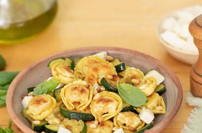 cappelletti-a-poeler-basilic-mozzarelle-en-poelee-de-courgettes-et-mozzarella